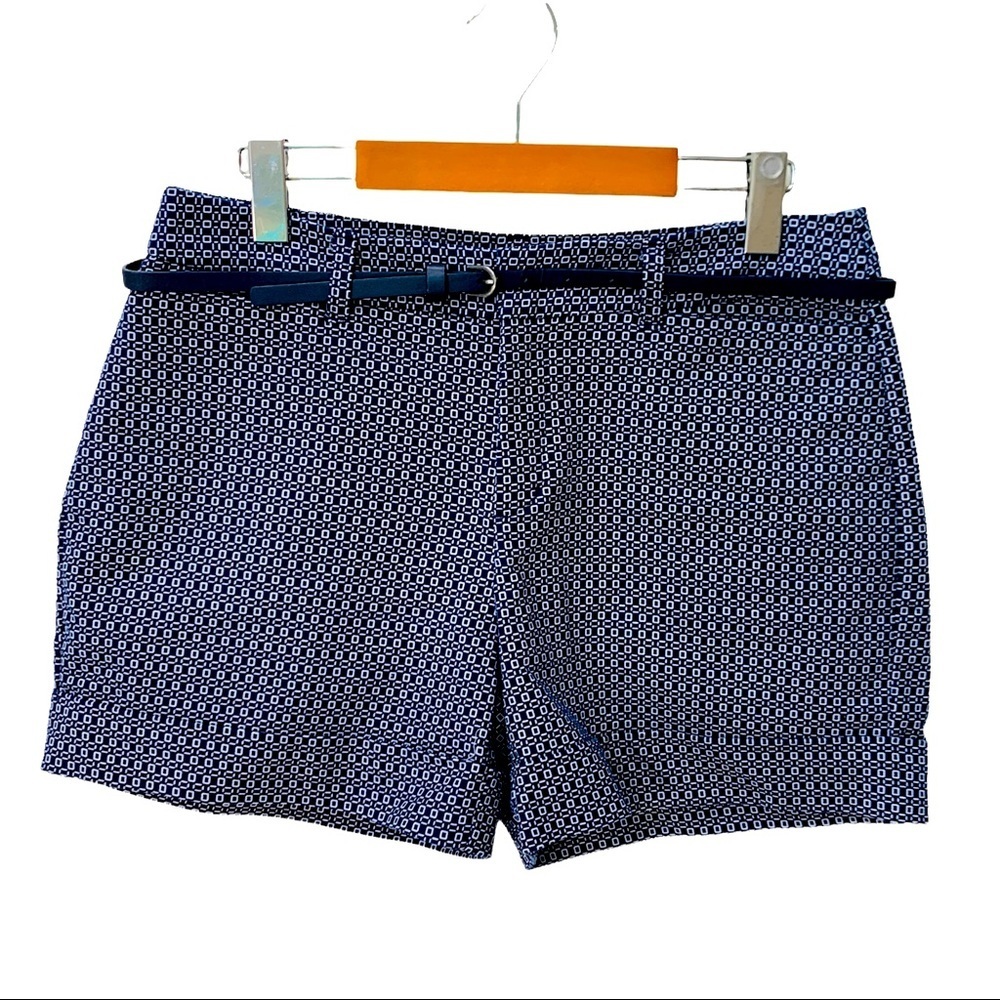 Catherine Malandrino Women's Navy and White Patterned Shorts with Belt - Size 8